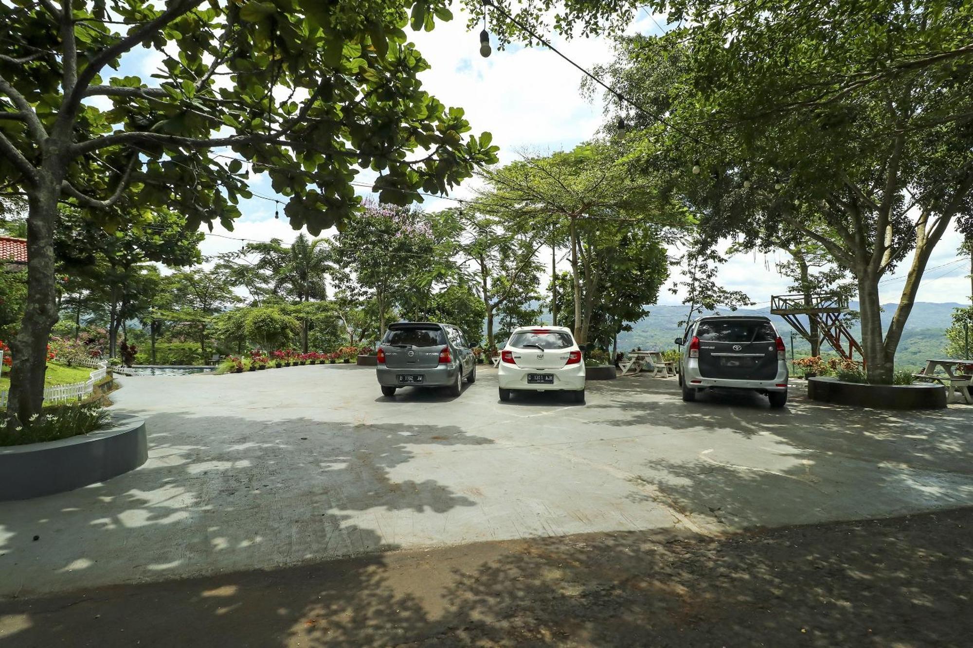 Oyo Homes 90956 Desa Wisata Guranteng Pendjalu Kültér fotó